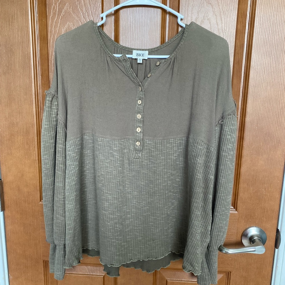 Green Women’s Long Sleeve Top